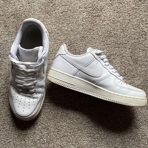 Nike Air Force 1 men’s low top sneakers, white leather size 8